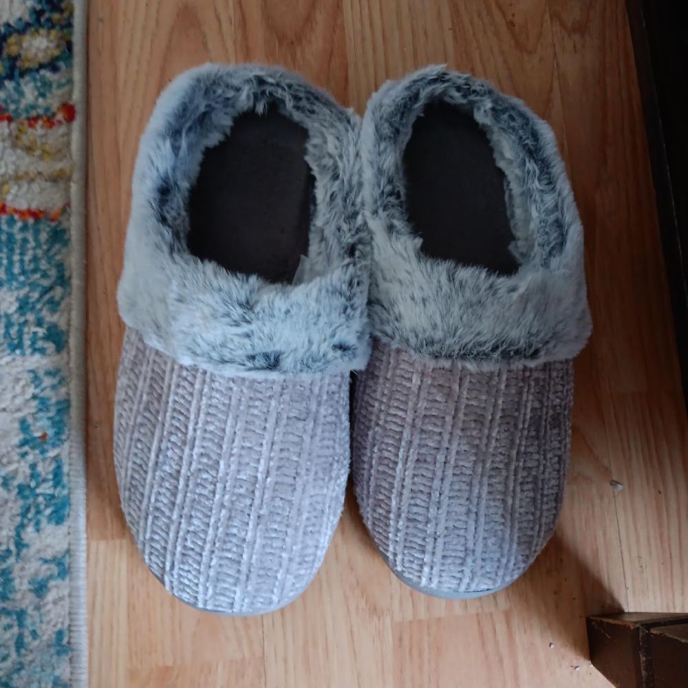 Memory foam fuzzy slippers, one of the accessories in the range